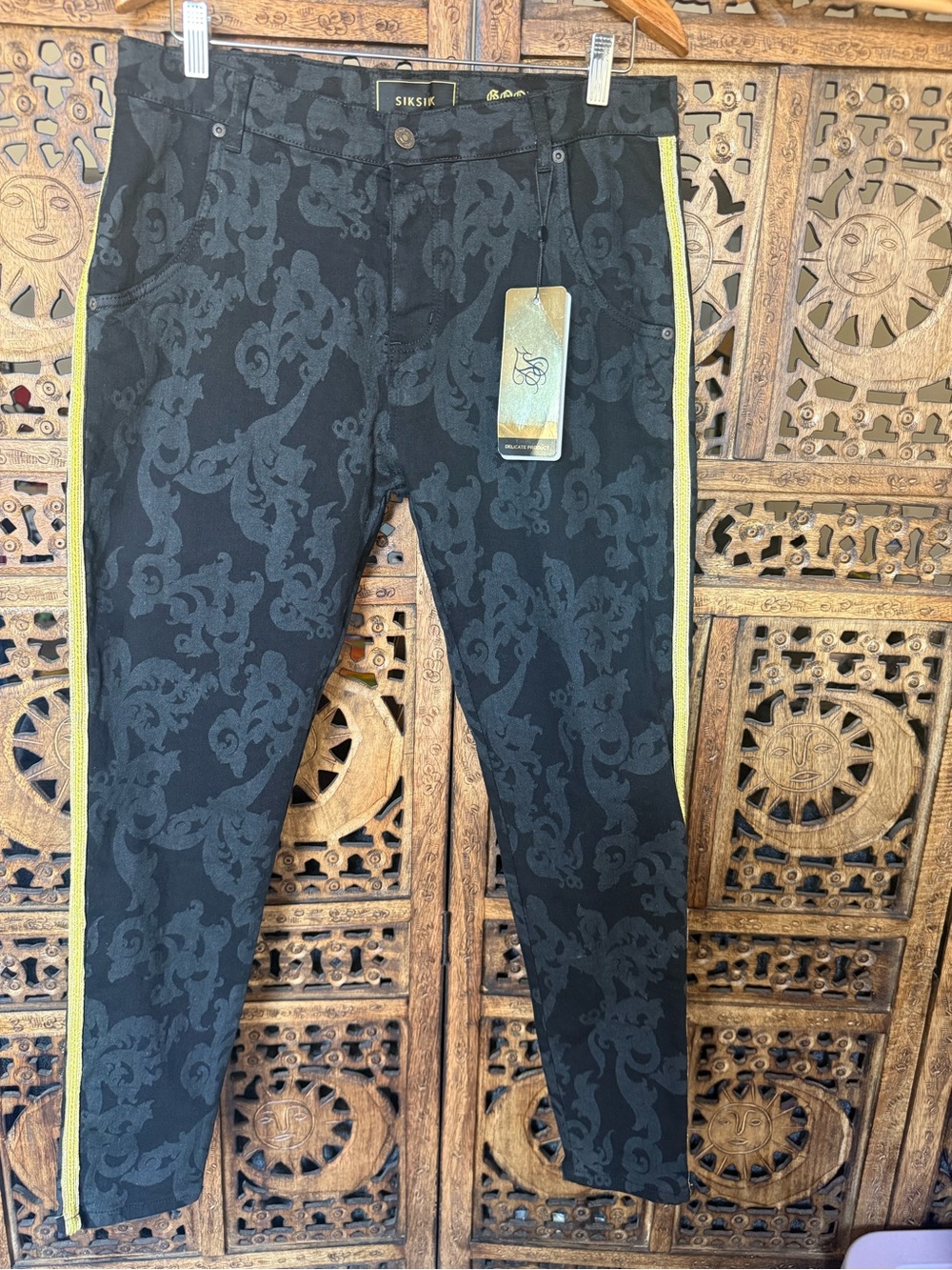 SikSilk Men’s Black Baroque Print Skinny Jeans Gold Side Stripe XL NWT